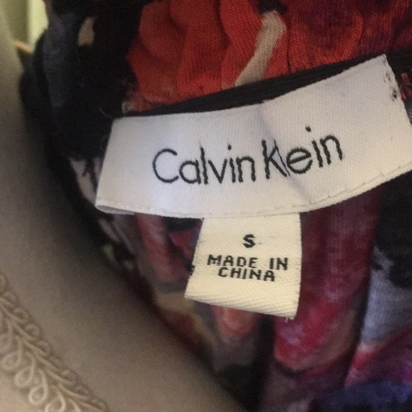 CALVIN KLEIN Flowered Top - Picture 3 of 3